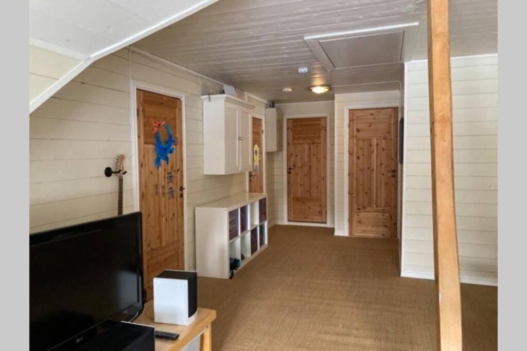 Comfortable House In Quiet Area Luster Exterior photo